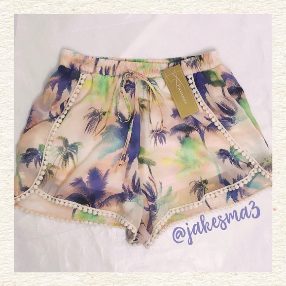 🌴colorful pastels! palm tree print shorts🌴 - Picture 3 of 4